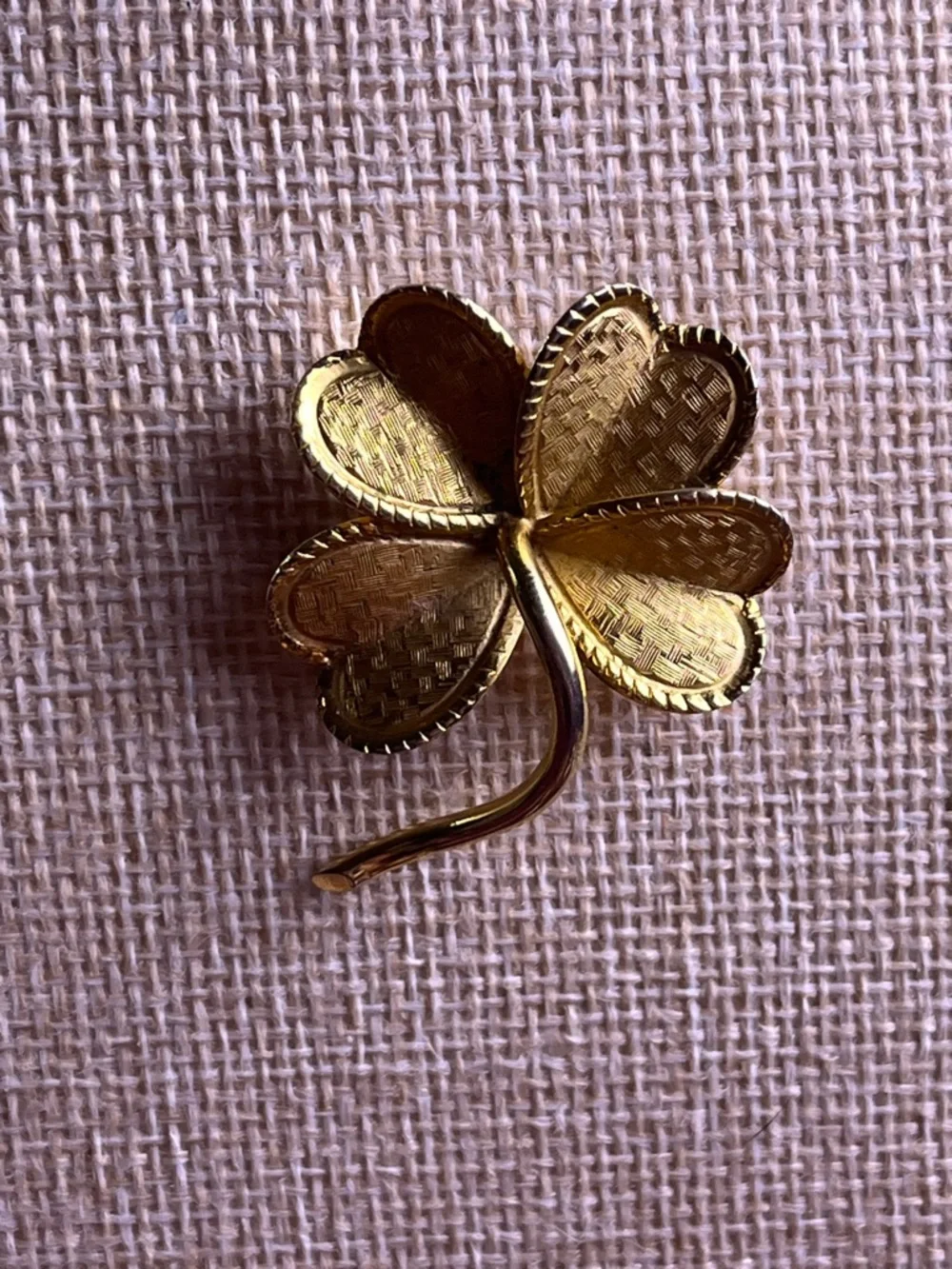 Giovann Pin/Brooch Textured Pattern 2” Lucky Four Leaf Clover - Picture 3 of 6